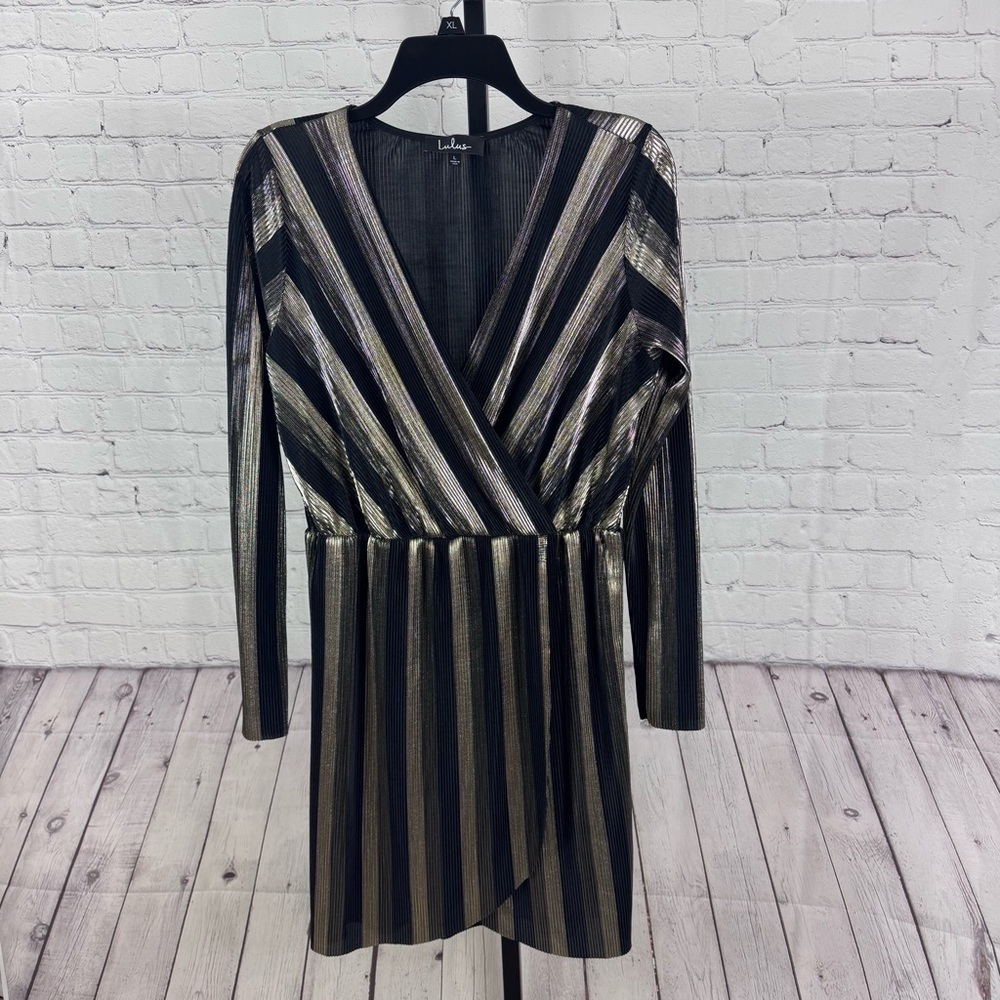 Lulu’s V.I.P. Party Gold and Black Striped Pleated Long Sleeve Dress Size Large